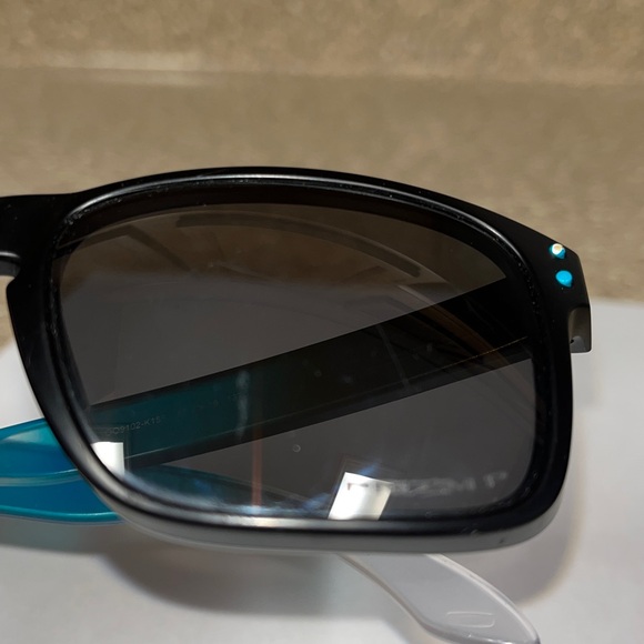 Oakley Holbrook sunglasses model 009102 – K155
Good condition. - Picture 10 of 15